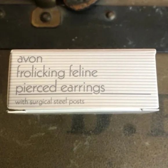 Avon Frolicking Feline Gold Cat and Silver Yarn Earrings - Picture 4 of 4